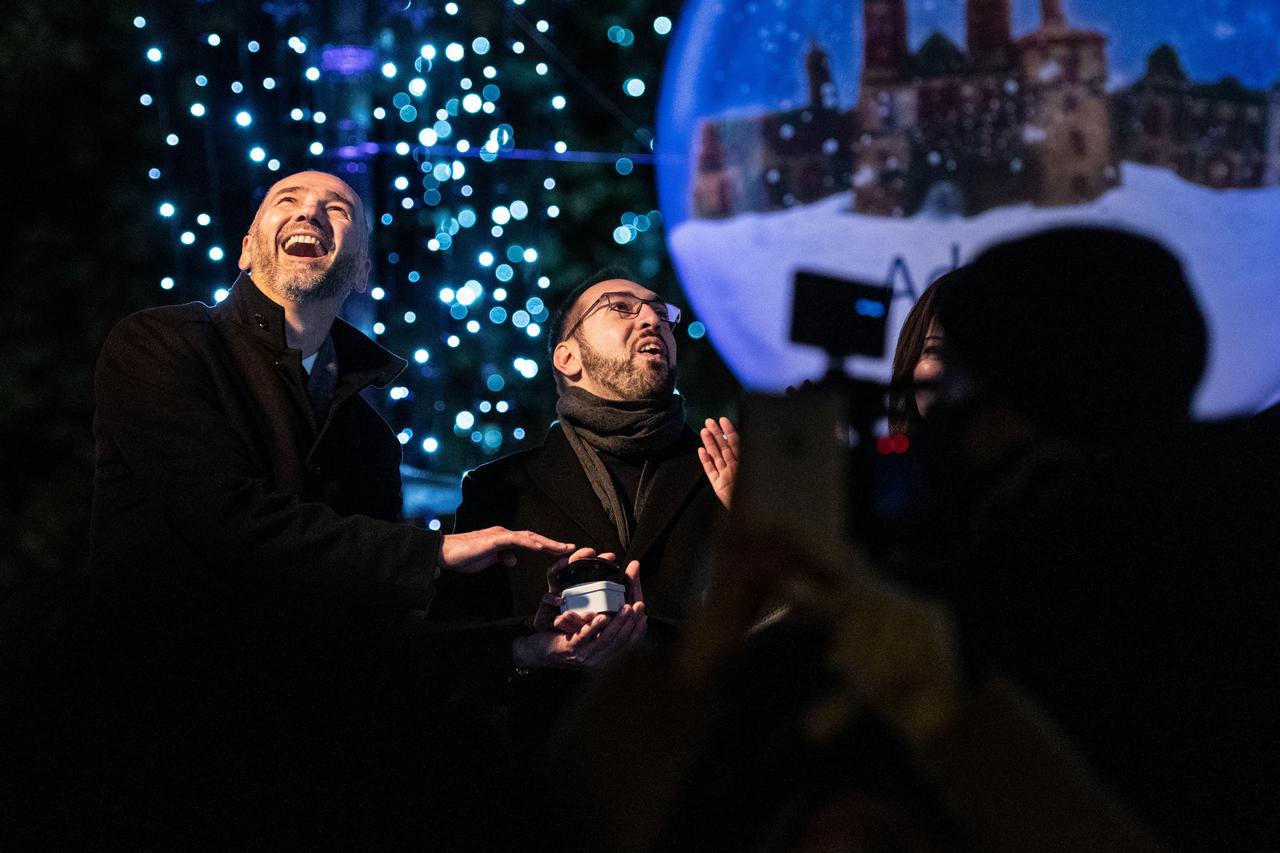 Paljenjem lampica na Zrinjevcu započeo Advent u Zagrebu