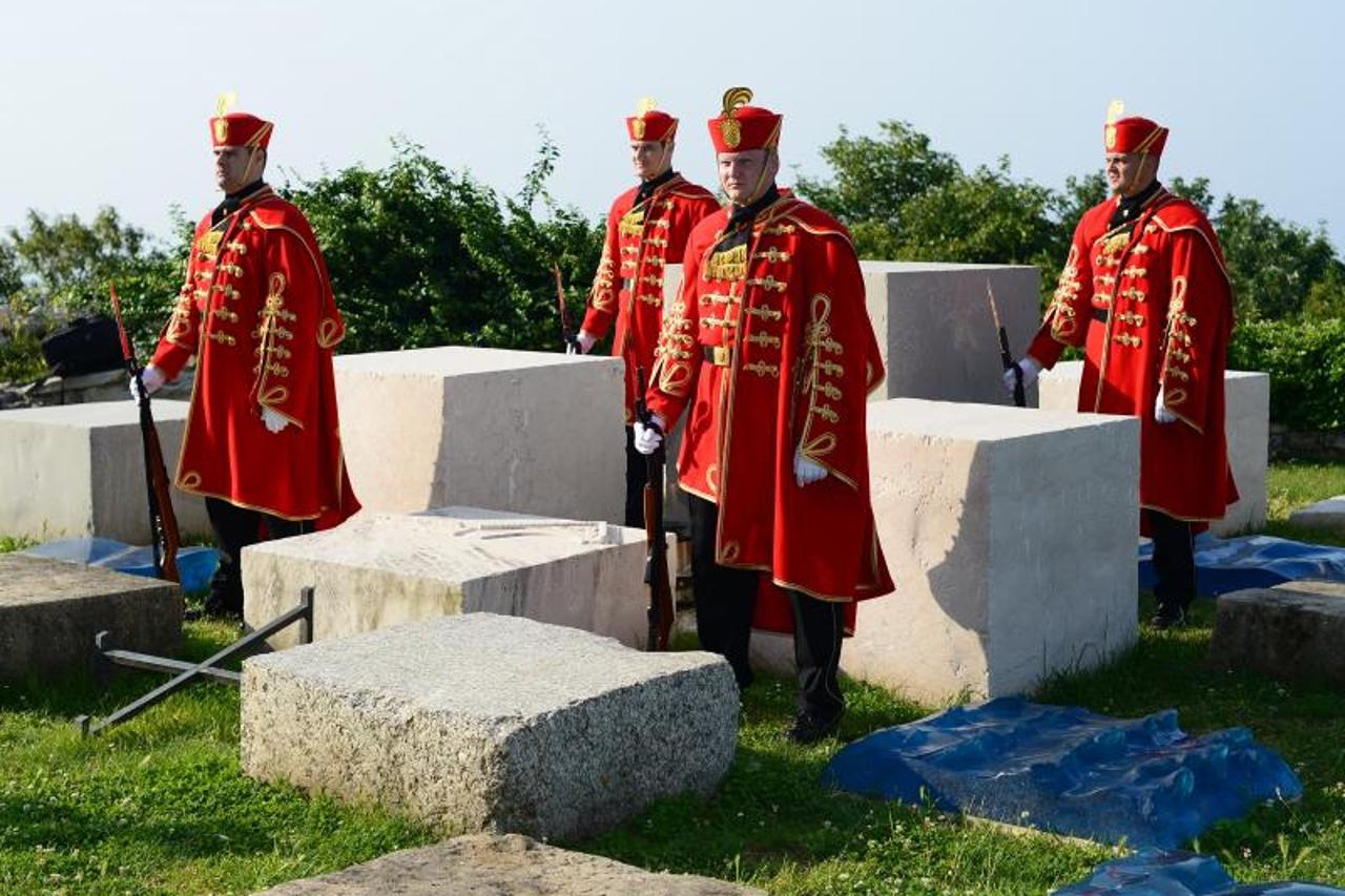 Zagreb: Državni dužnosnici povodom Dana državnosti položili vijence na Oltar domovine