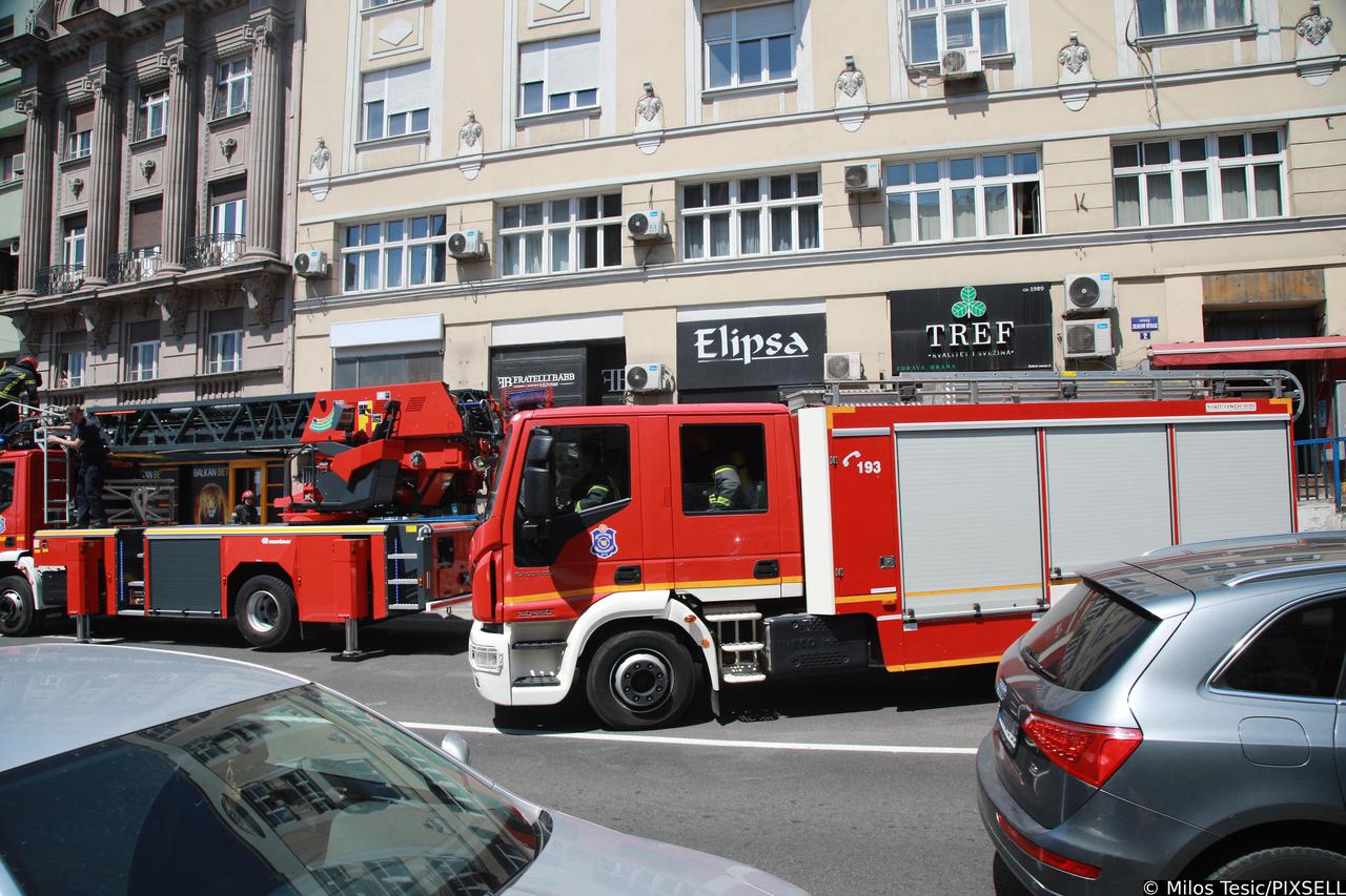 Beograd: Požar u stambenoj zgradi u ulici Zeleni venac, vatrogasci spašavali stanare