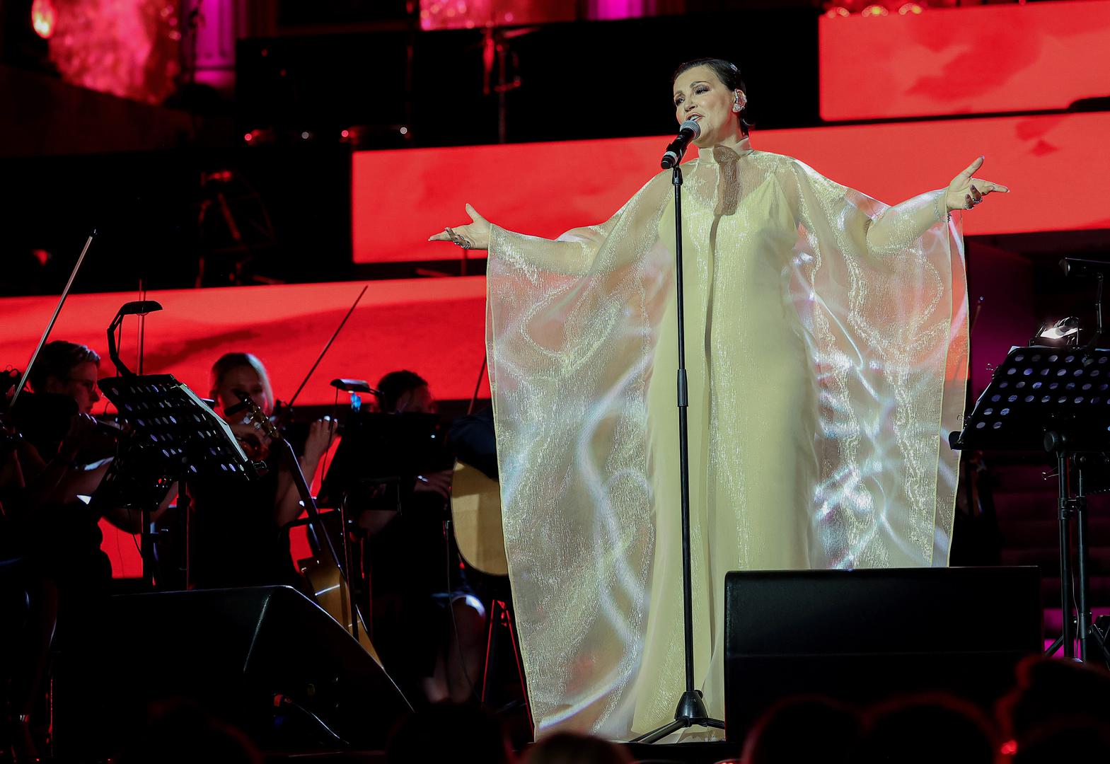 Ante Gelo napravio je vrhunske aranžmane, a Nina Badrić još je jednom pokazala zbog čega spada među najbolje pjevačice u regiji. Apsolutno jedinstven glazbeni događaj