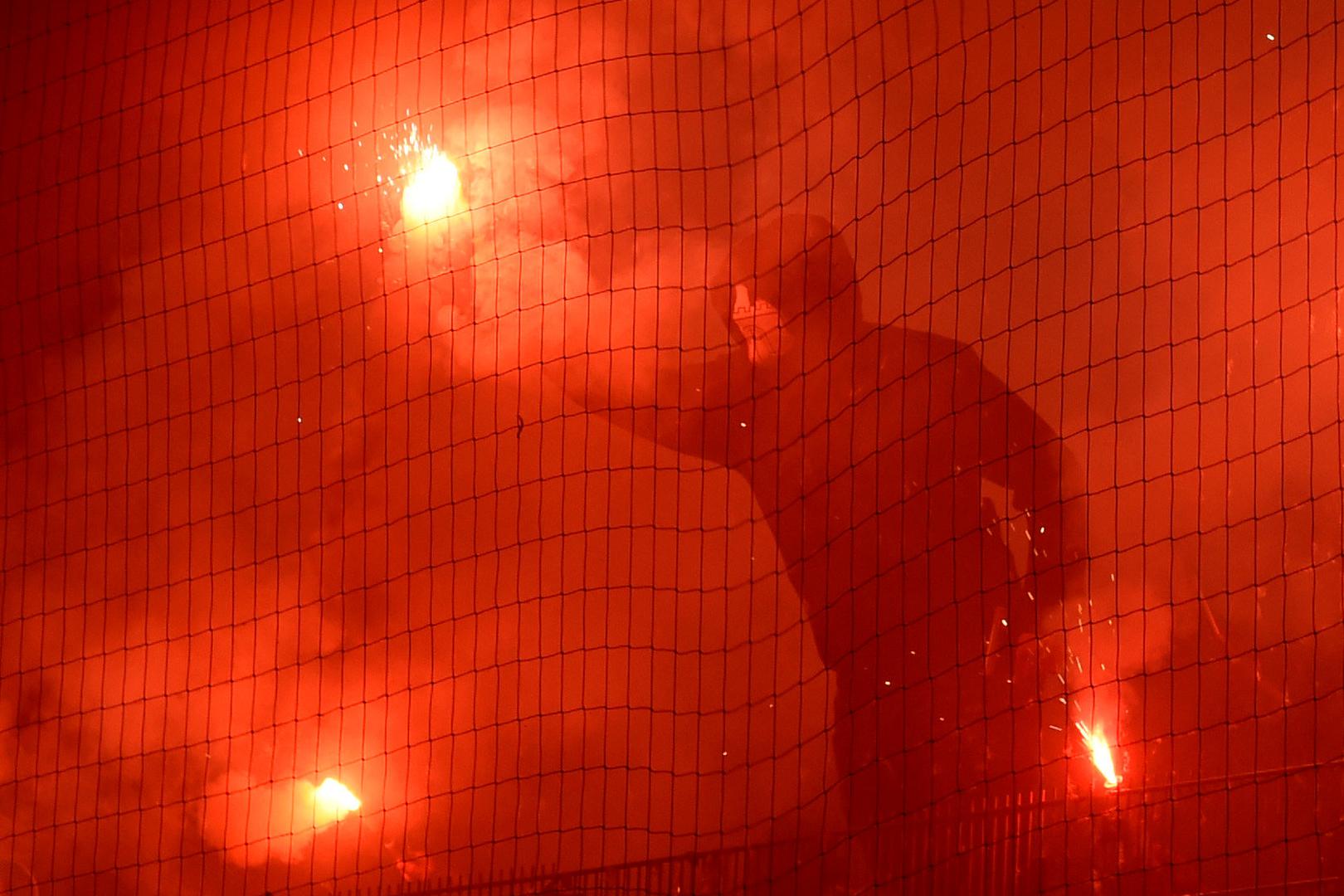 Oni su bili na pragu pobjede protiv Borussije Mönchengladbach, vodili su 2:1, no onda su na scenu stupili navijači i prekinuli utakmicu.