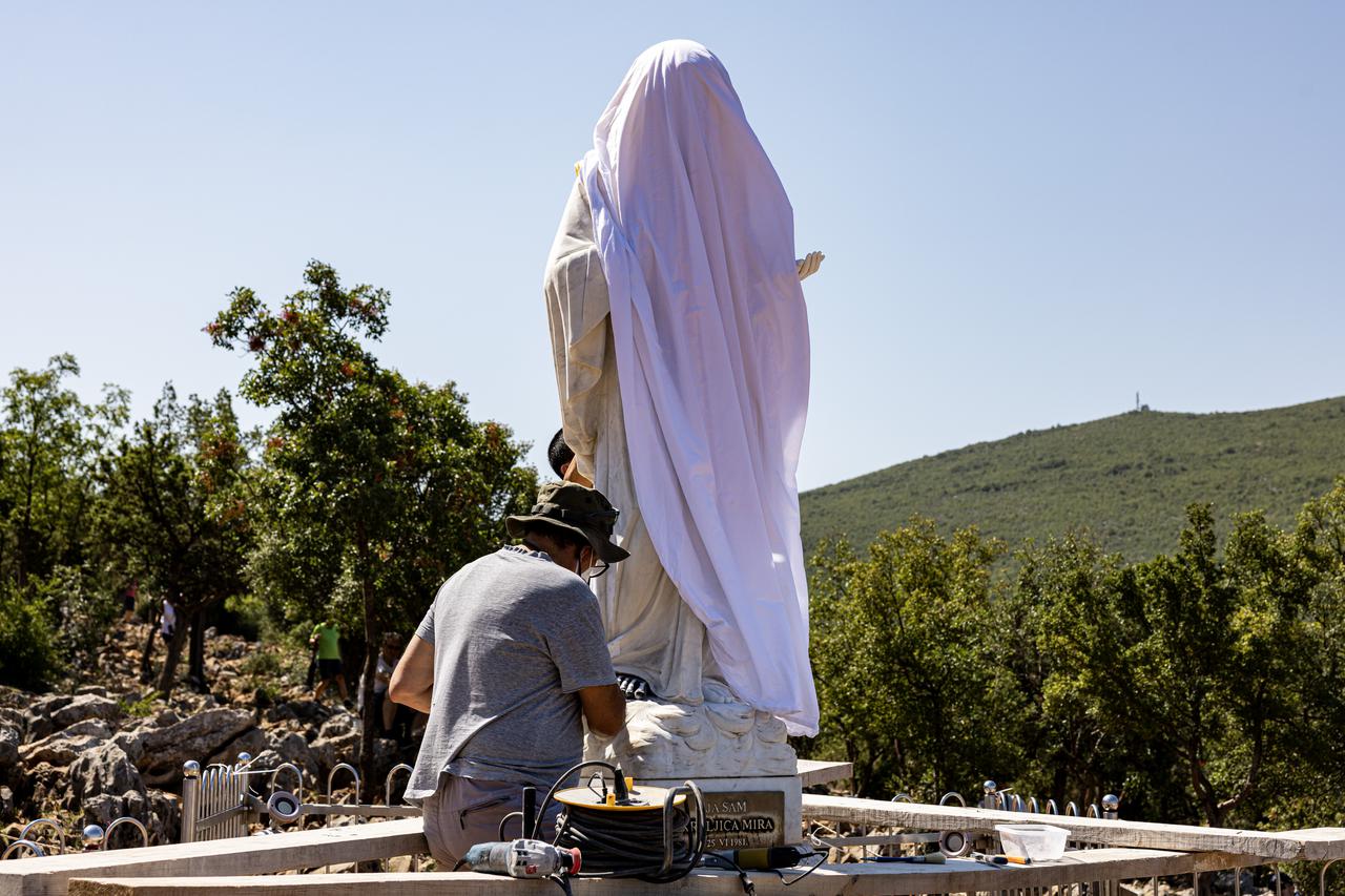 Međugorje: Oskvrnut Gospin kip na brdu ukazanja