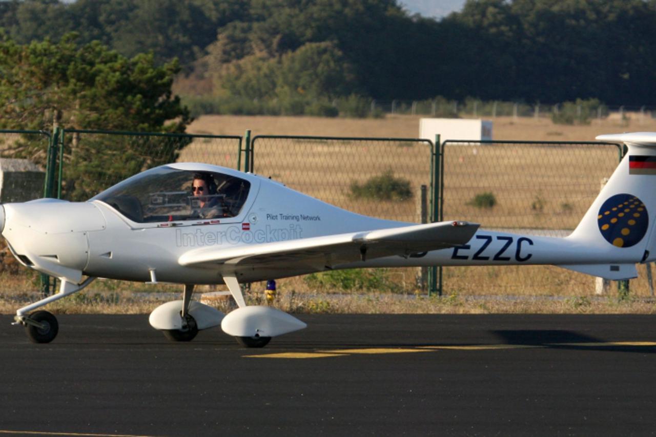'Za Dalmaciju 010310 Intercockpit, trenazna skola Lufthanse uskoro odlazi iz Zadra Photo: Dino Stanin/PIXSELL'