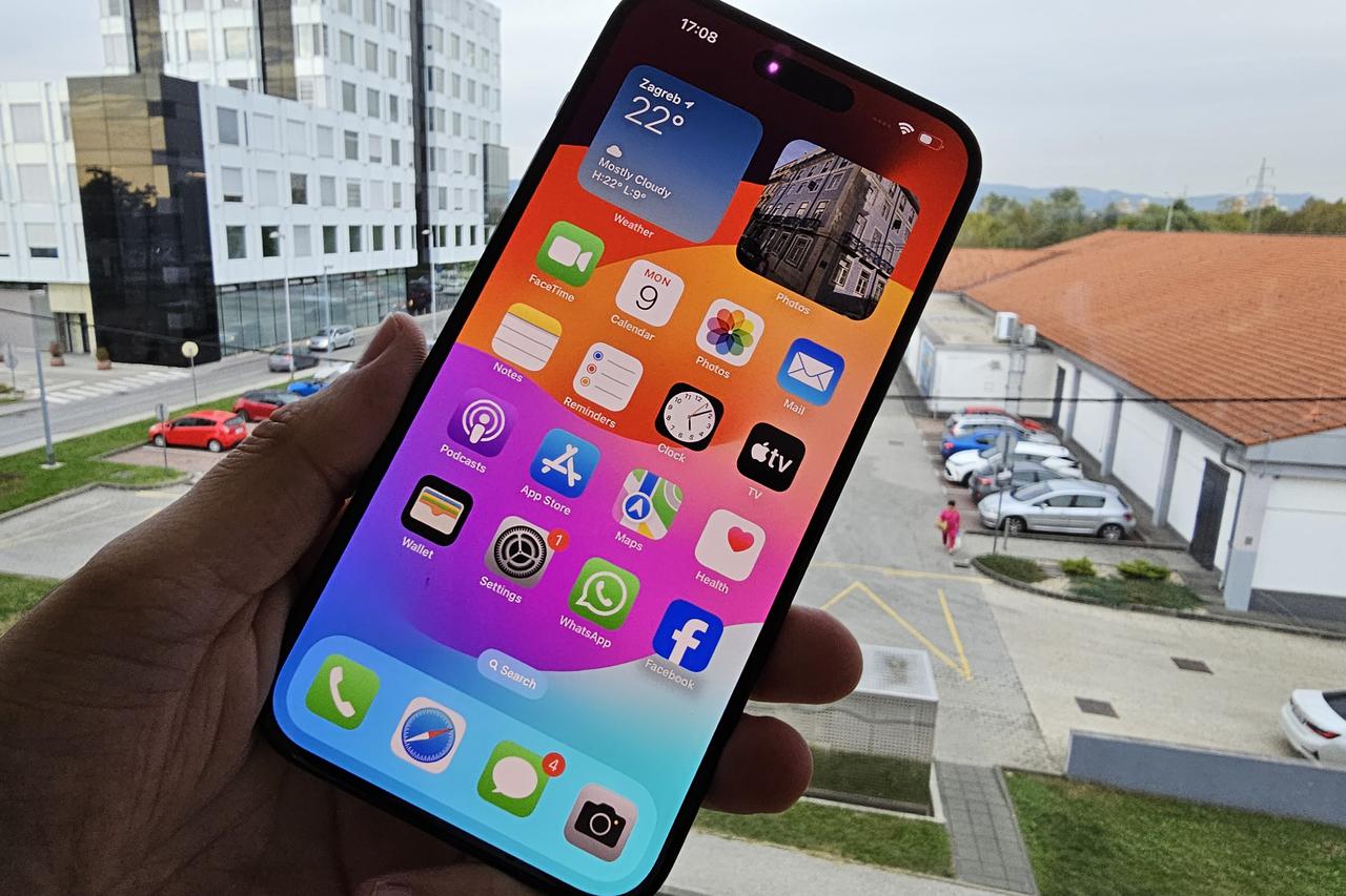 storyeditor/2023-12-29/Apple_vision_pro.jpg