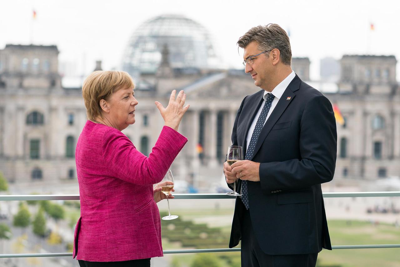 Angela Merkel i Andrej Plenković nakon konferencije razgovarali na balkonu