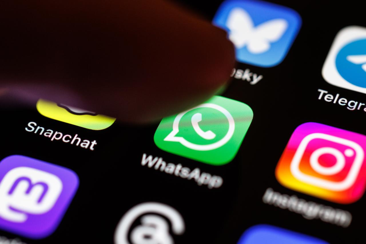 Icon of Whatsapp on screen of iphone