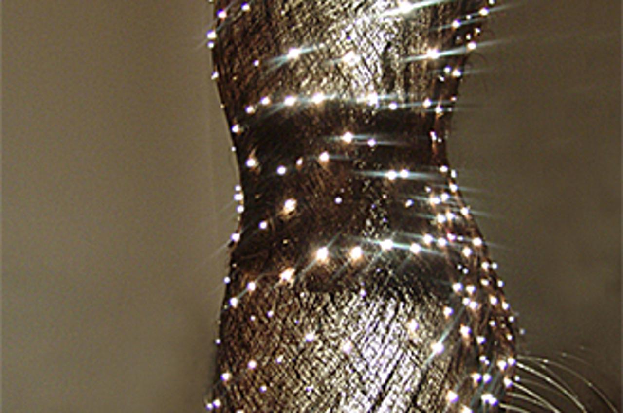 Textil{e}tronics - Od tekstilne do elektronske niti, od materije do modnog objekta