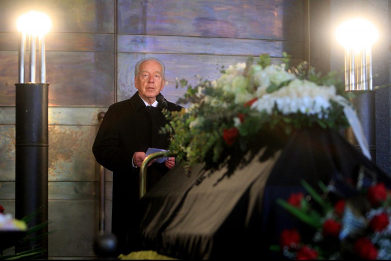 '01.12.2011.Mirogoj, Zagreb -Posljednji ispracaj posljednjeg premijera SFRJ-a Ante Markovica na krematoriju na Mirogoju. Budimir Loncar. Photo: Boris Scitar/PIXSELL'