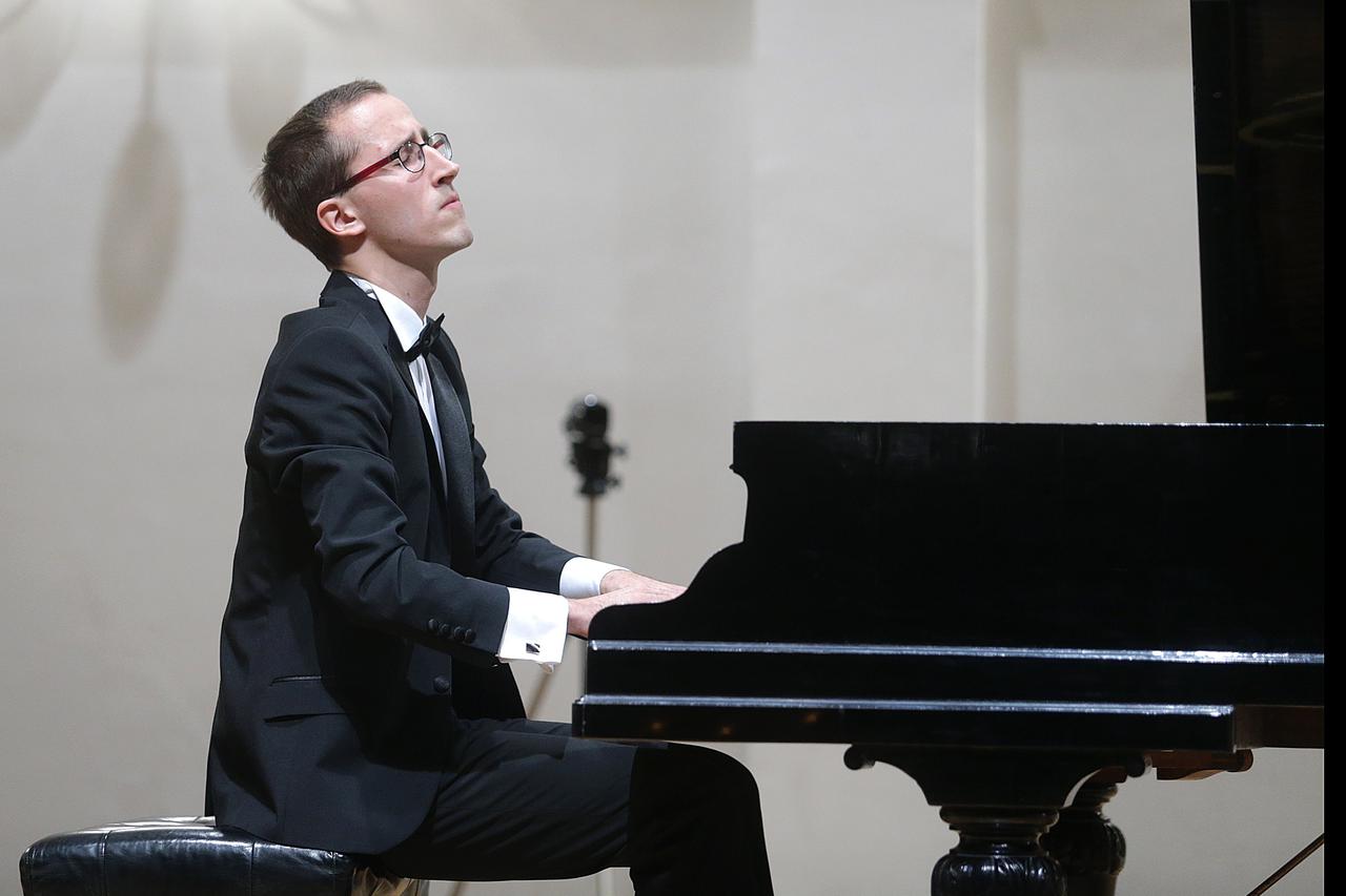 17.05.2016., Zagreb - Pijanist Lovre Marusic koncertom u spomen na Melitu Lorkovic zatvara sezonu ciklusa Pleyel Svetislava Stancica u Hrvatskom glazbenom zavodu. Pijanist Lovre Marusic.  Photo: Goran Stanzl/PIXSELL