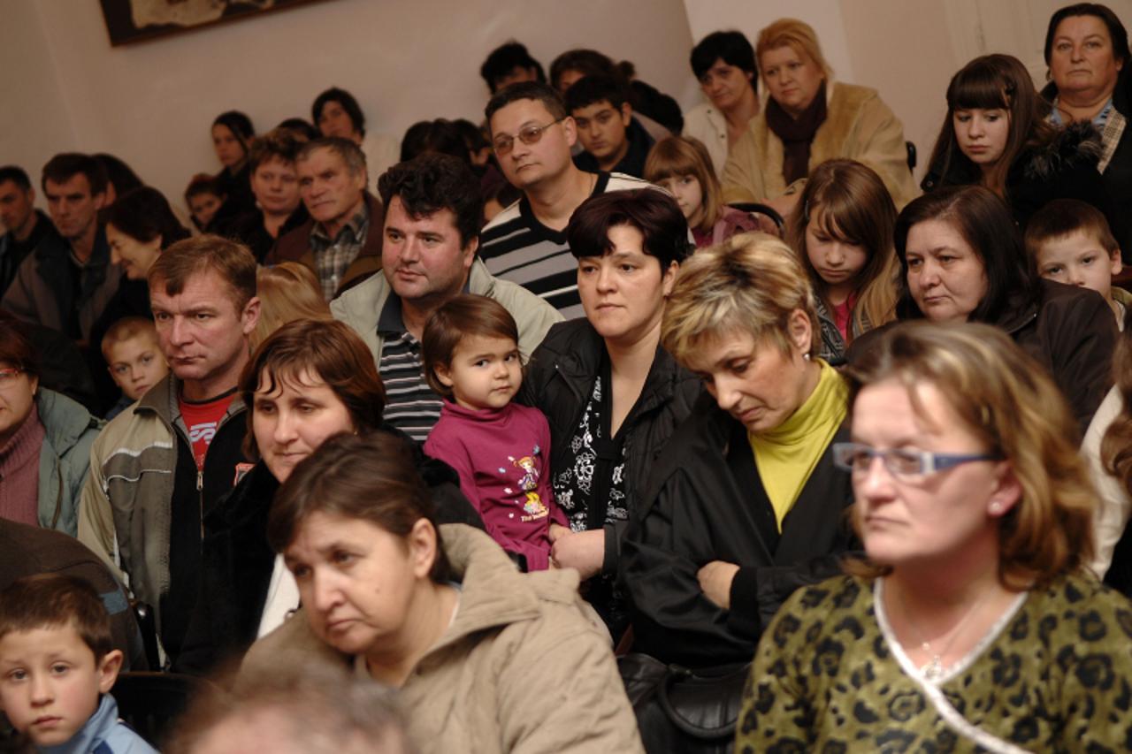 '15.01.2011., Varazdin- Biskup Josip Mrzljak primio najsiromasnije obitelji. Photo: Vjeran Zganec Rogulja / PIXSELL'