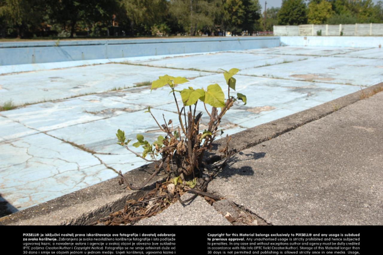'29.08.2012., Stubicke Toplice - Kupalisni kompleks u sklopu hotela Matija Gubec, u vlasnistvu poduzetnika Ivana Hudoletnjaka,  zatvoren je zbog toga sto je prije nekoliko dana sanitarna inspekcija ot