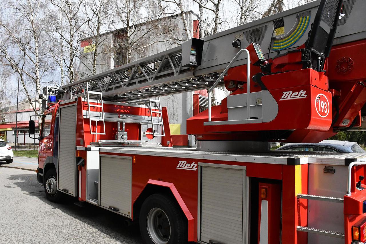 Slavonski Brod: Preventivna vatrogasna vježba Javne vatrogasne postrojbe i policije