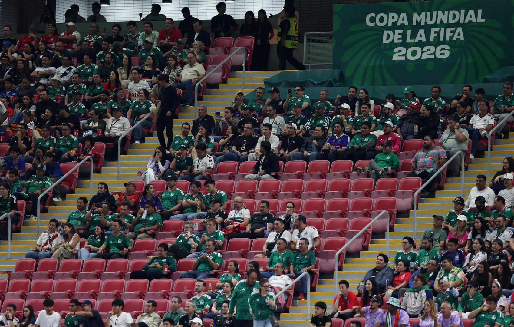 Iako je FIFA izvijestila o 44.985 gledatelja na utakmici Svjetskog prvenstva u četvrtak između Južne Koreje i Češke u Guadalajari, mnoštvo praznih mjesta na stadionu ponovno je izazvalo zabrinutost zbog cijena ulaznica i potražnje za turnir.