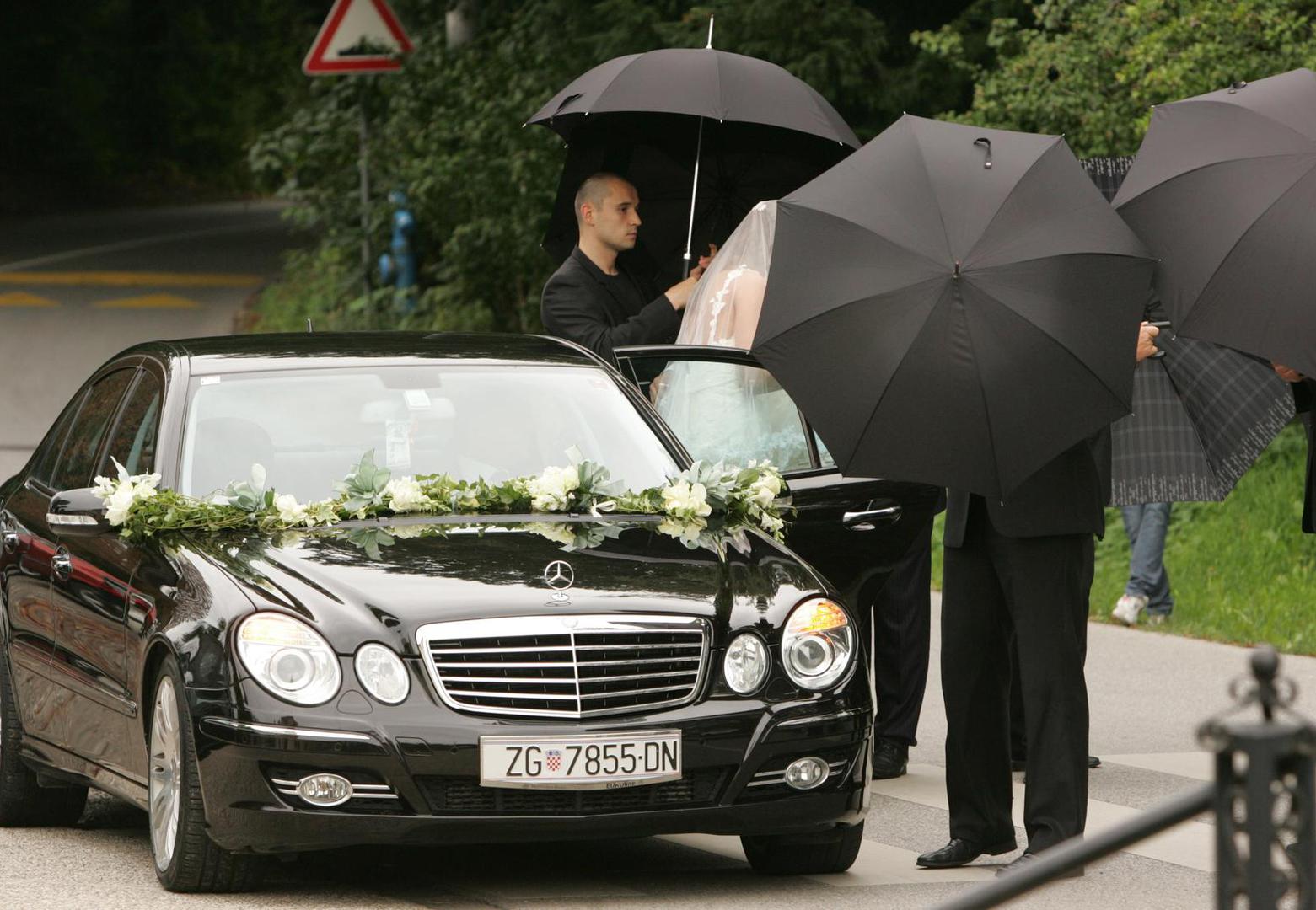Par je sudbonosno 'da' izgovorio u crkvi u zagrebačkim Remetama nakon što su se deset mjeseci ranije vjenčali kod matičara dok je Malina bila u trećem mjesecu trudnoće.