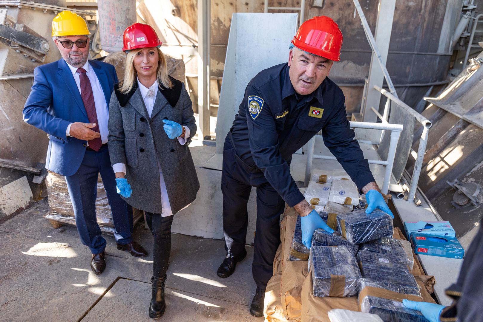 Glavni ravnatelj policije Nikola Milina istaknuo je kako se spaljuje droga koja je najvećim dijelom zaplijenjena 2021. godine, što je bio izravan udarac balkanskom kartelu.