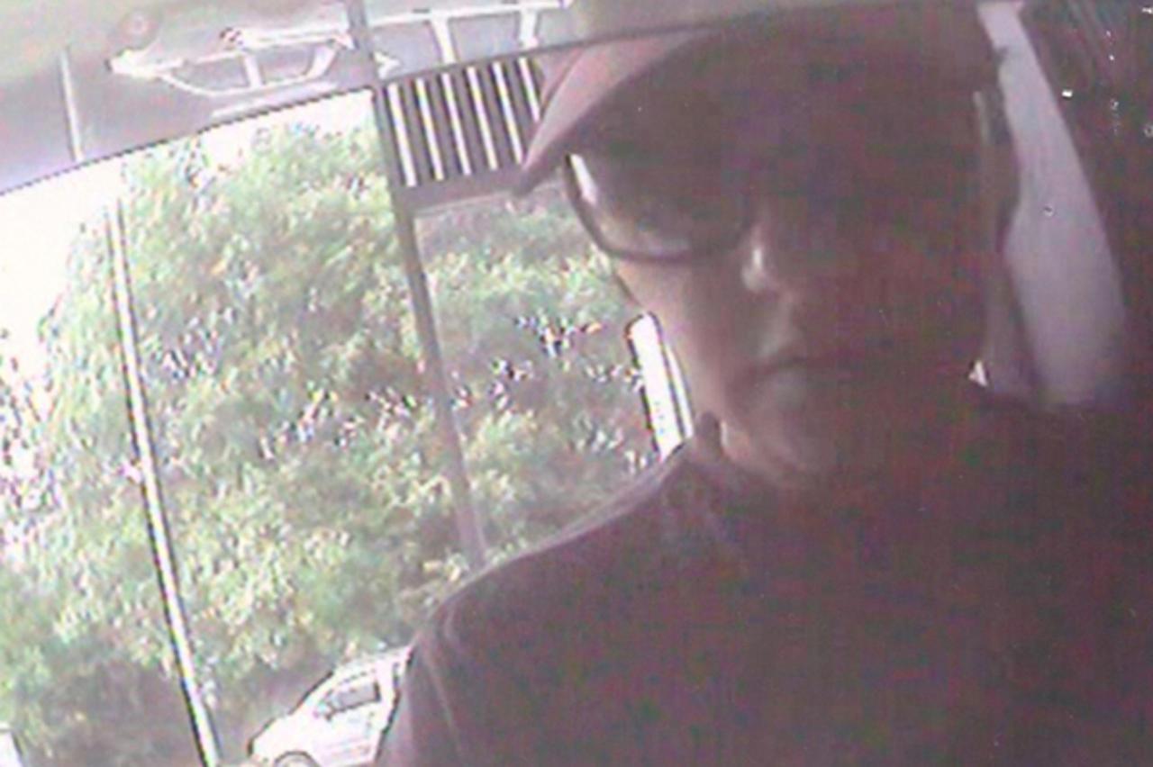 lopov na bankomatu (1)