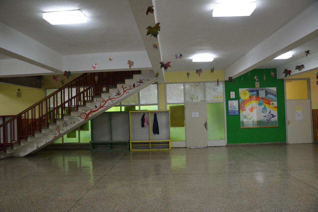 Okučani: Osnovna škola koju je pohađao dječak koji je preminuo