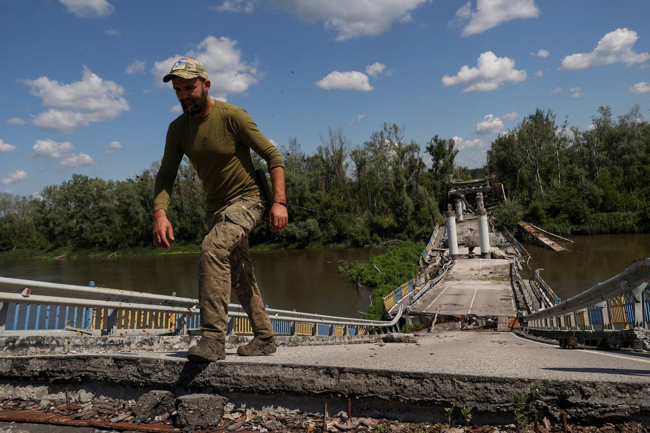 storyeditor/2023-07-18/2023-07-17T132319Z_1466573282_RC2W42AU5WFY_RTRMADP_3_UKRAINE-CRISIS-EAST.JPG