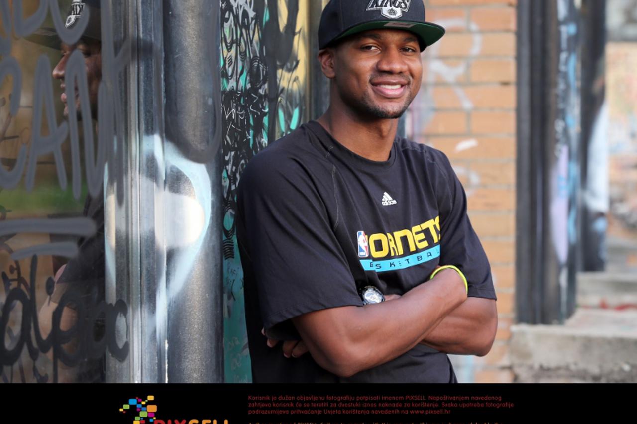 'SPECIJAL MAX  01.10.2012., Zagreb - Darryle Strawberry, americki kosarkas iz Los Angelesa, novi obrambeni igrac Cibone. Photo: Robert Anic/PIXSELL'