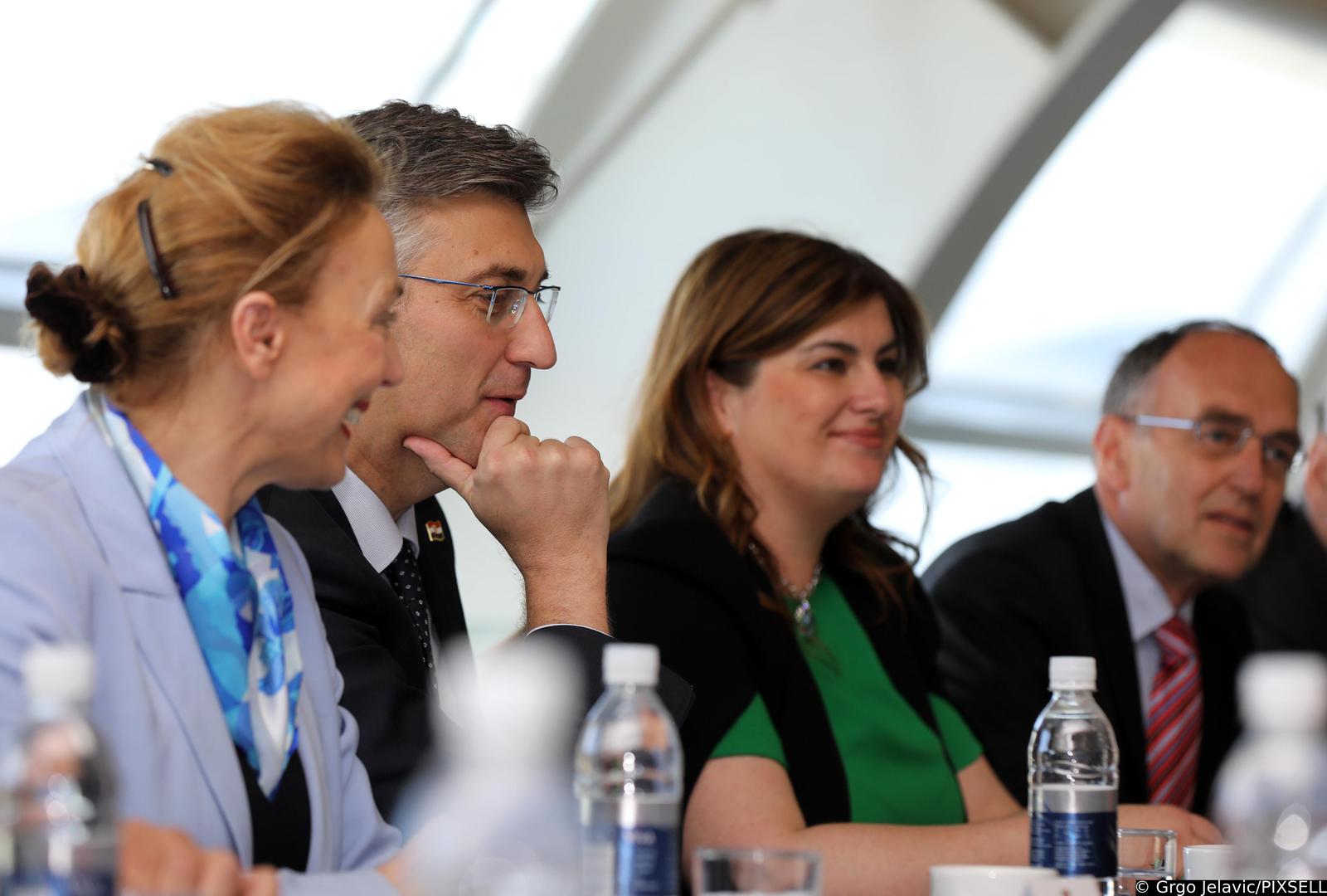 06.06.2019., Dubrovnik- Predsjednik Vlade Andrej Plenkovic i predsjednik Europske komisije Jean-Claude Juncker sastatali su se u Zracnoj luci Dubrovnik i zajedno su obisli radove druge faze projekta "Razvoj Zracne luke Dubrovnik", koji se sufinancira bespovratnim europskim sredstvima putem Operativnog programa Konkurentnost i kohezija 2014.-2020. Photo: Grgo Jelavic/PIXSELL