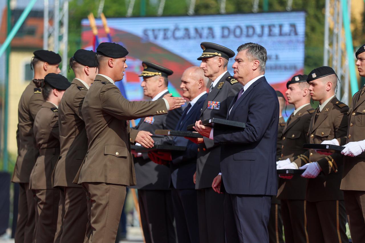 Zagreb: Zoran Milanović uručio je prve časničke činove kadetima Hrvatskog vojnog učilišta