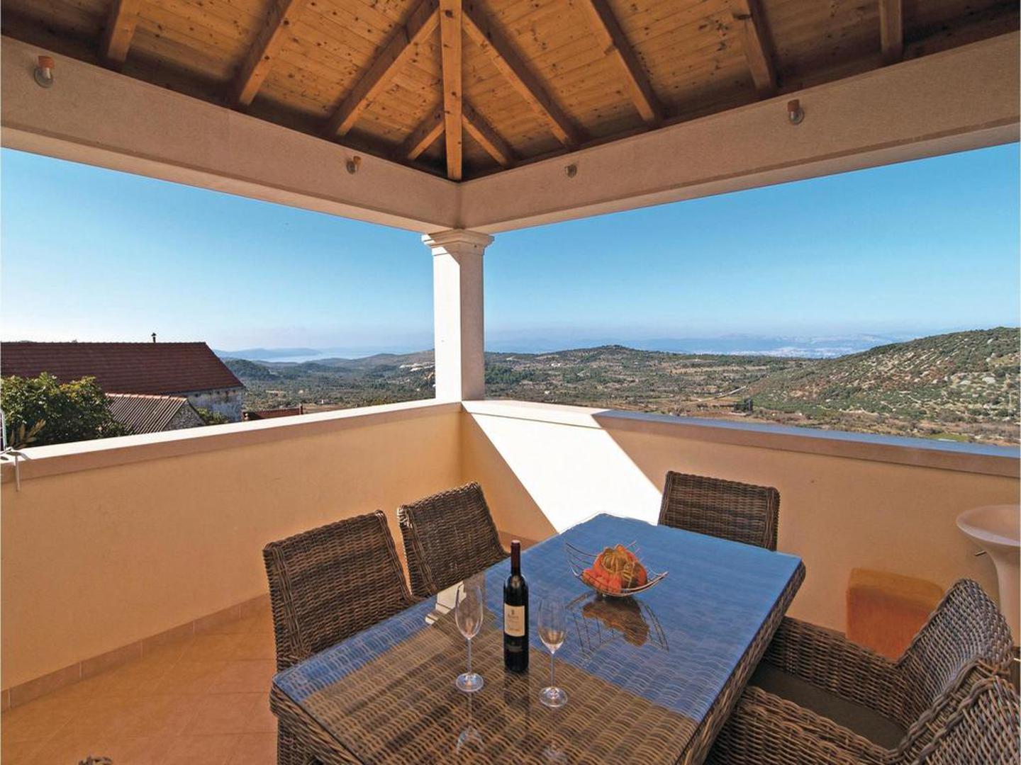 Vila se danas nalazi na oglasu na popularnoj turističkoj agenciji Booking.com 
