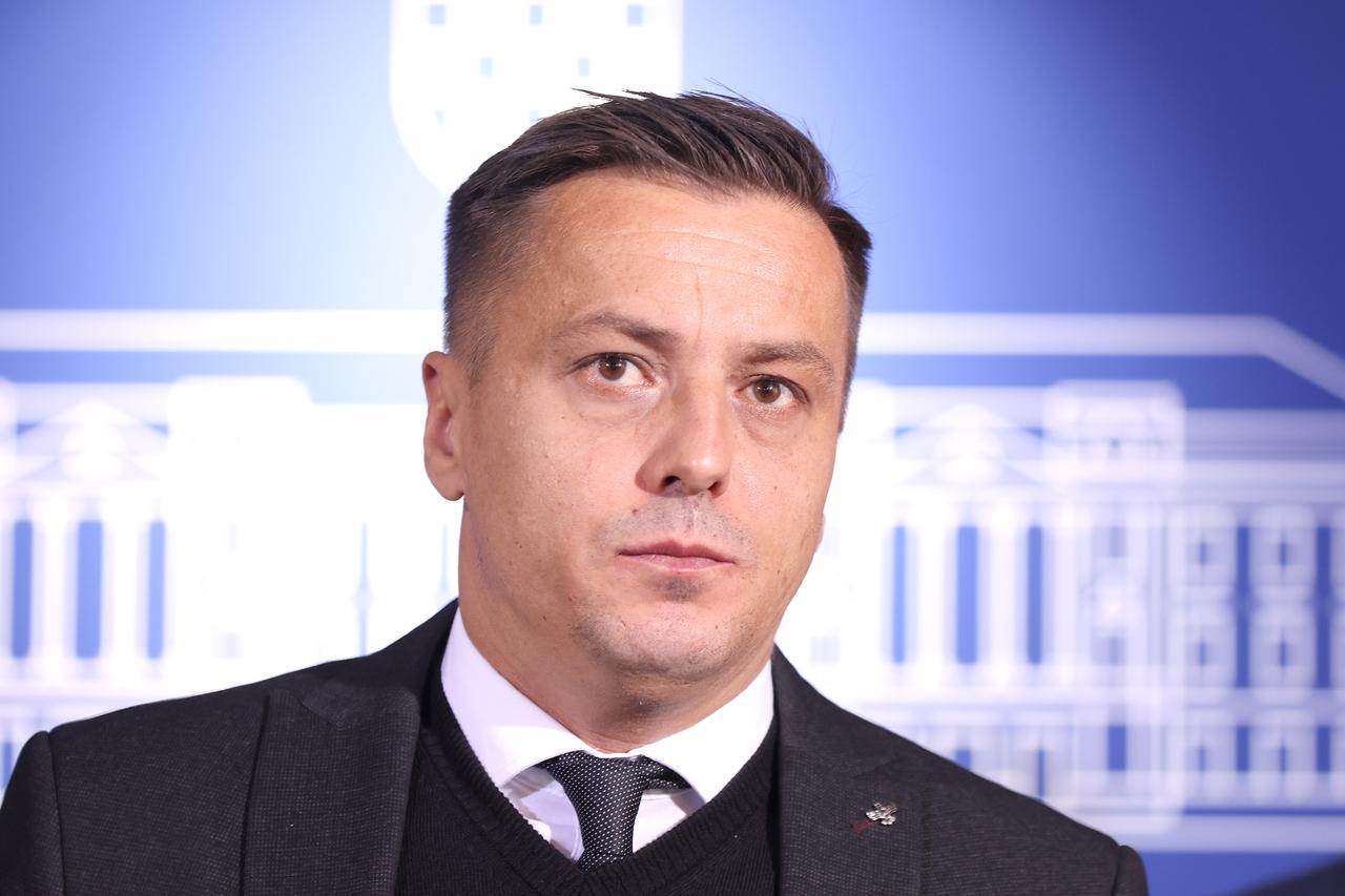 Zagreb: Most o temi "Građanima je dosta Andrejeve inflacije!"