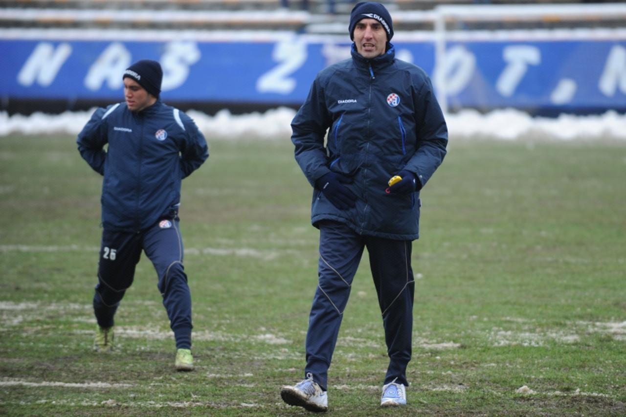 '16.12.2009., Zagreb, na pomocnom stadionu Hitrec Kacijan Dinamovi igraci odrzali su otvoreni trening na kojem su prisustvovali i navijaci Bad Blue Boys.Pedro Morales i Krunoslav Jurcic. Photo: Antoni