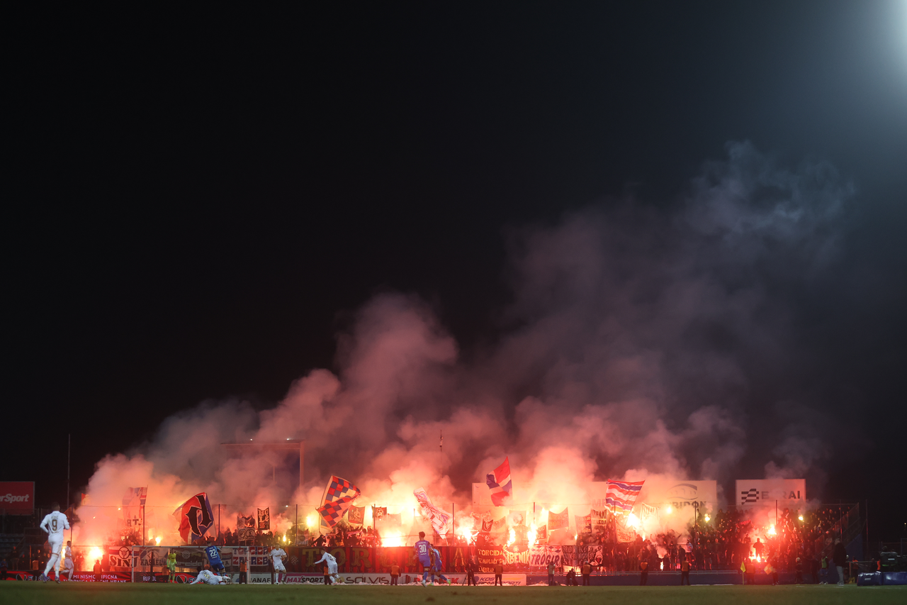 Varaždin: Bakljada na utakmici Varaždina i Hajduka