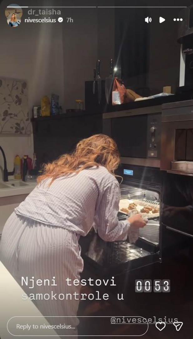 Pjevačica, glumica, spisateljica i influencerica Nives Celzijus često se javi na društvenim mrežama, a društvo joj često pravi i njezini kći Taisha. Ovaj duo često se i zeza, a Taisha je sad podijelila video svoje mame u kuhinji. 'Evo kako da u ovoj kući ne budeš debeo, a mama radi kekse u jedan ujutro?', upitala se Taisha uz snimku nastalu u njihovoj kuhinji usred noći.