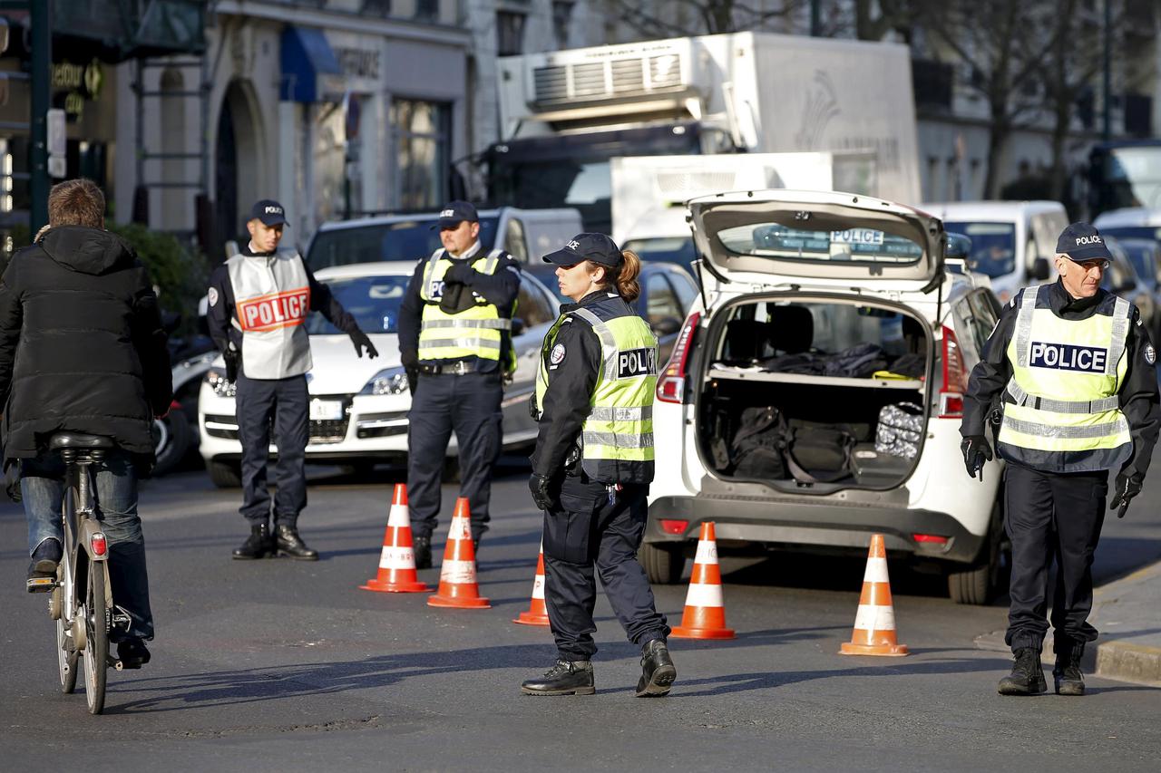 Pariz policija