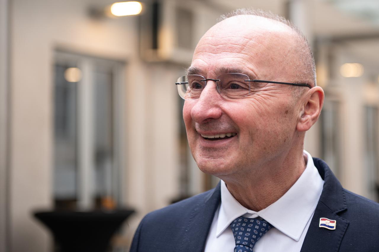 Zagreb: Otkriven spomenik Antuna Branka Šimića