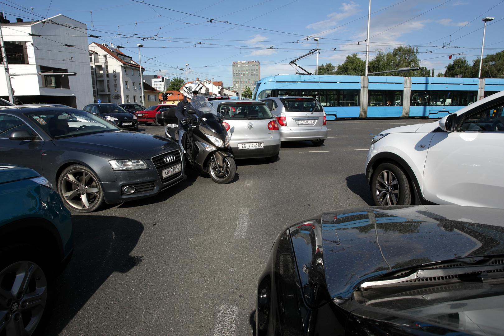 U trenucima kada se većina ljudi vraća s posla to je značilo i kolaps u prometu.