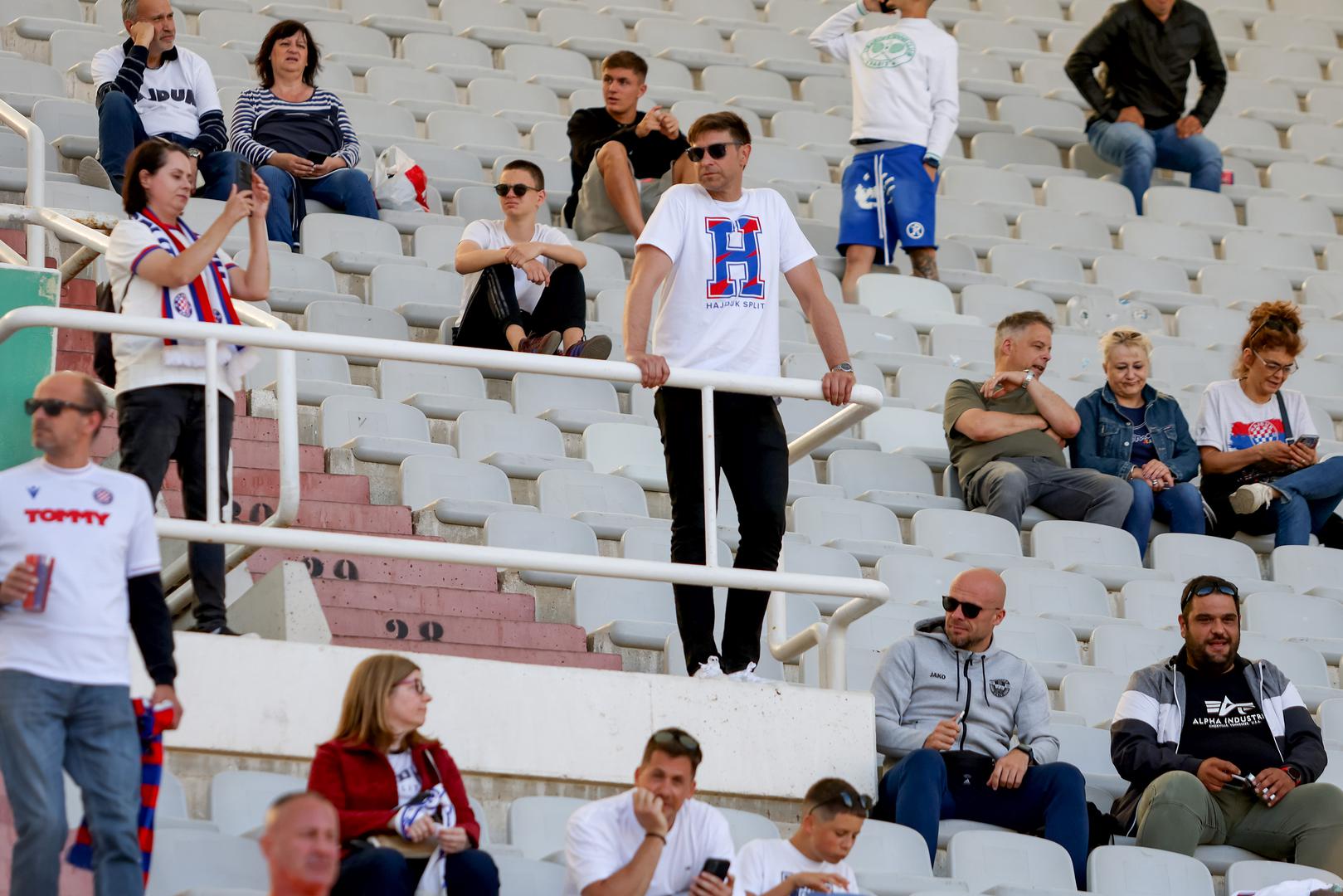 Hajdukovi navijači počeli su u većem broju pristizati na Poljud tek nekoliko minuta prije početka utakmice