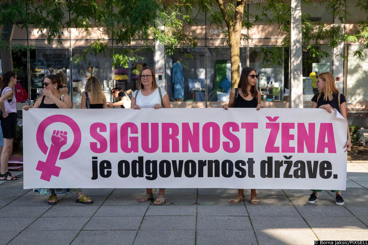 Osijek: Ženske organizacije i inicijative organizirale akciju "Sigurnost žena je odgovornost države"