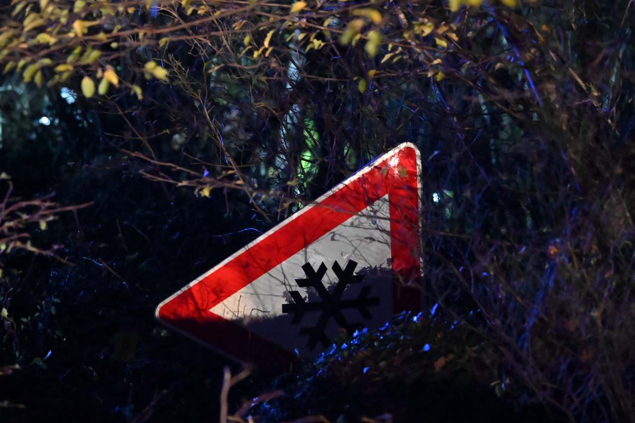 Zadvarje: Četiri osobe ozlijeđene pri sletanju automobila s ceste u provaliju