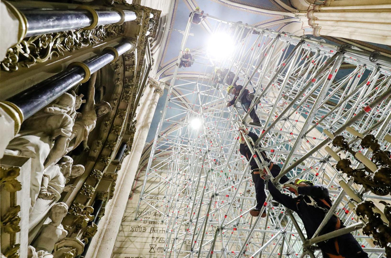 Premijer Plenković se tijekom obilaska susreo i s timom stručnjaka Građevinskog fakulteta Sveučilišta u Zagrebu koji vodi Damir Lazarević koji je na međunarodnom natjecanju za napredne proračune građevinskih konstrukcija američke tvrtke ITASCA proglašen najboljima.
