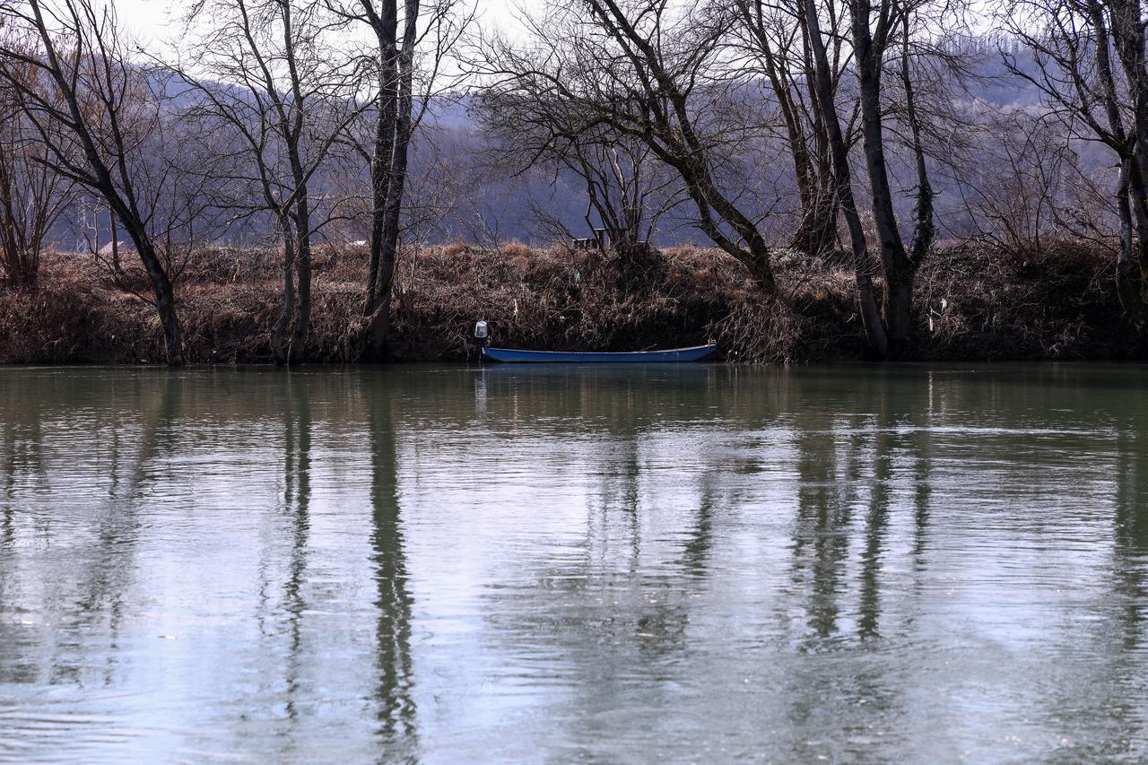 Hrvatska Kostajnica: Pri prevrtanju čamca u rijeci Uni jedna je osoba poginula