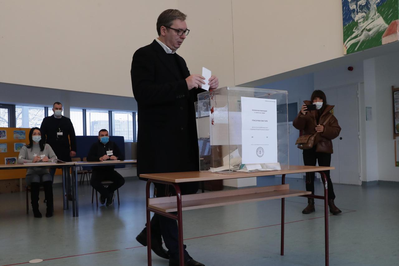 Beograd: Aleksandar Vučić i Ana Brnabić glasali  su na  referendumu o promjeni Ustava 