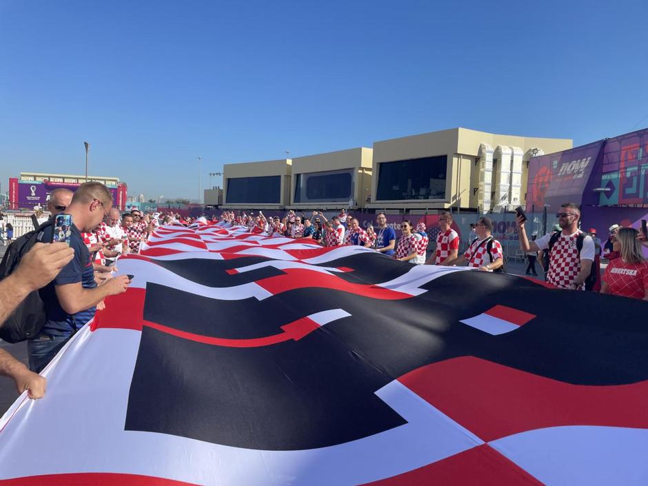 KATAR 2022 - Najveća zastava Hrvatske stigla je na Svjetsko nogometno prvenstvo