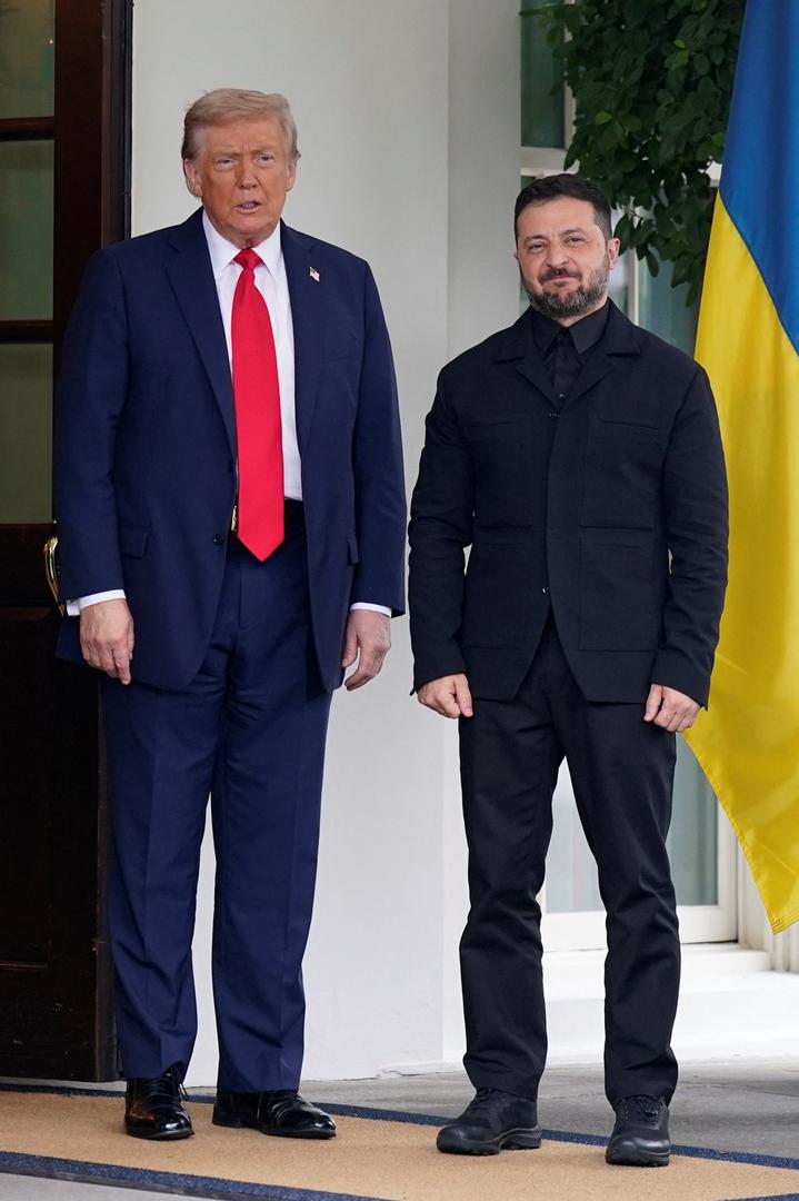 Istaknula je i da Zelenski osobno donosi odluke o svom izgledu: „Trenutno je u fazi kad svaki detalj ima značaj – izgled, raspoloženje, emocije – i zato pažljivo bira imidž koji najbolje odgovara njegovoj ulozi i trenutku.”