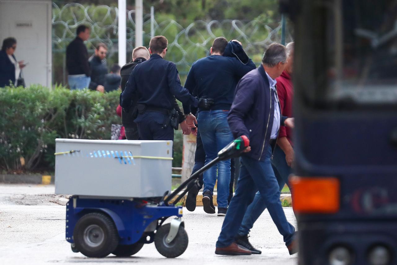 Atena: Posljednja grupa navijača Dinama pod pratnjom policije stigla na sud