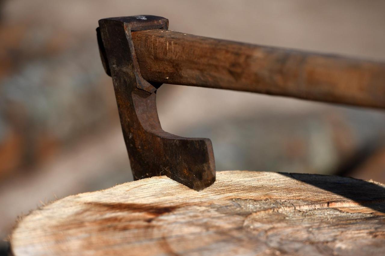 Zbog najavljenih hladnoća pojačan prodaja drva u Šibensko-kninskoj županiji