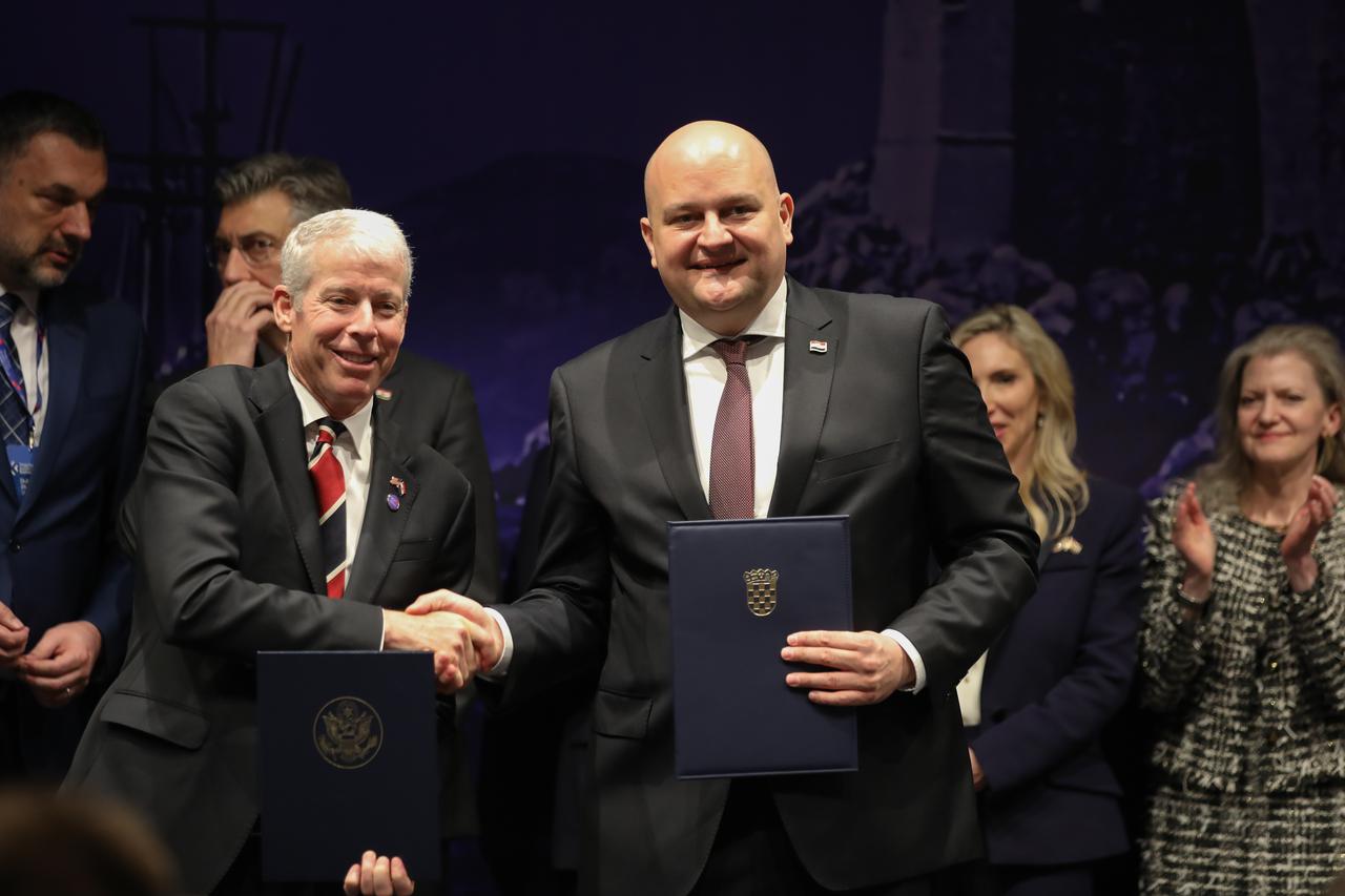 Dubrovnik: U sklopu Inicijative triju mora potpisan sporazum u području energetike, prometa, tehnologije, financija i porezne politike