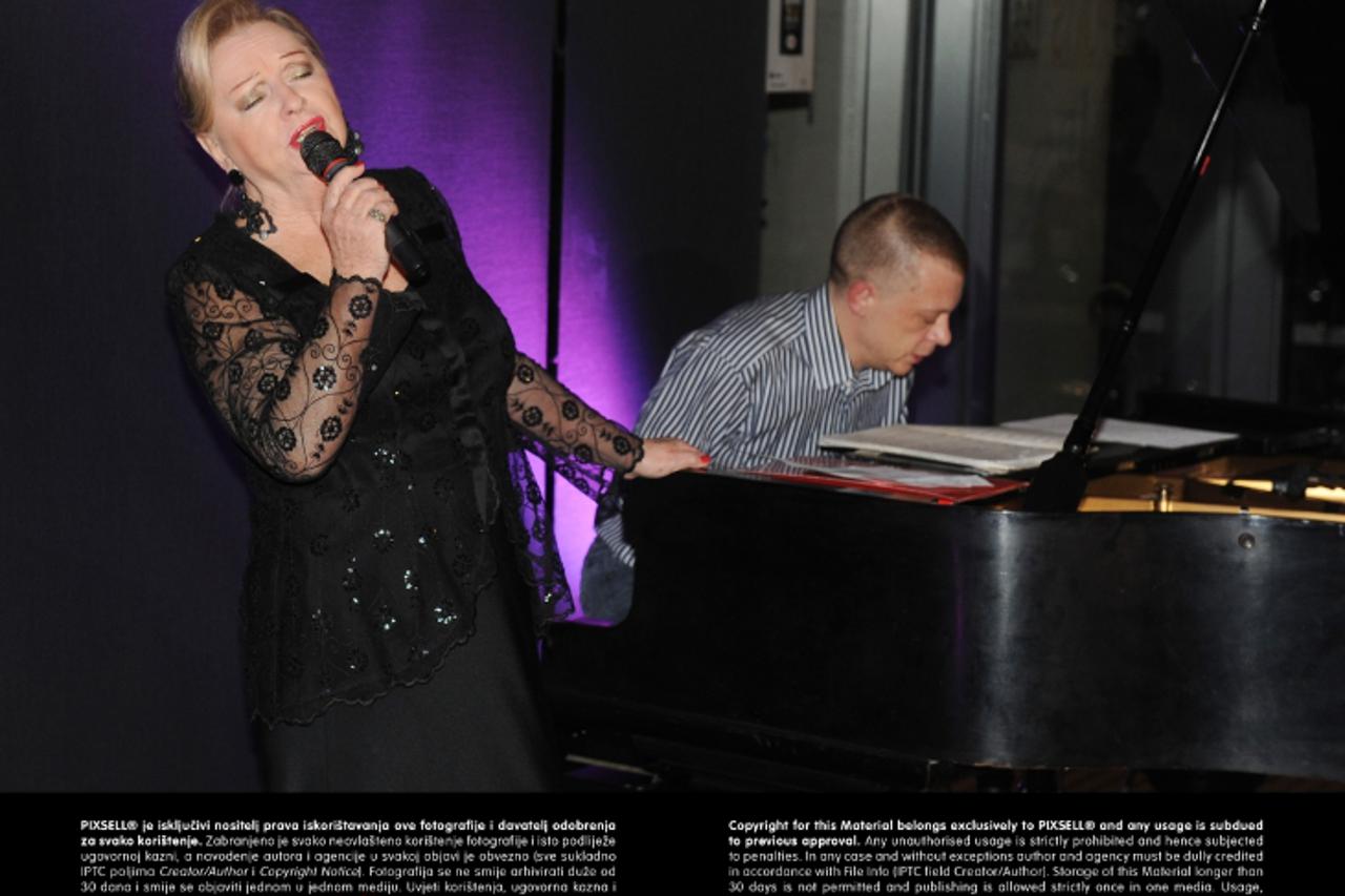 '28.02.2013., Zagreb - U restorani Les Ponts Gabi Novak i Matija Dedic izveli su koncert. Photo: Davor Visnjic/PIXSELL'
