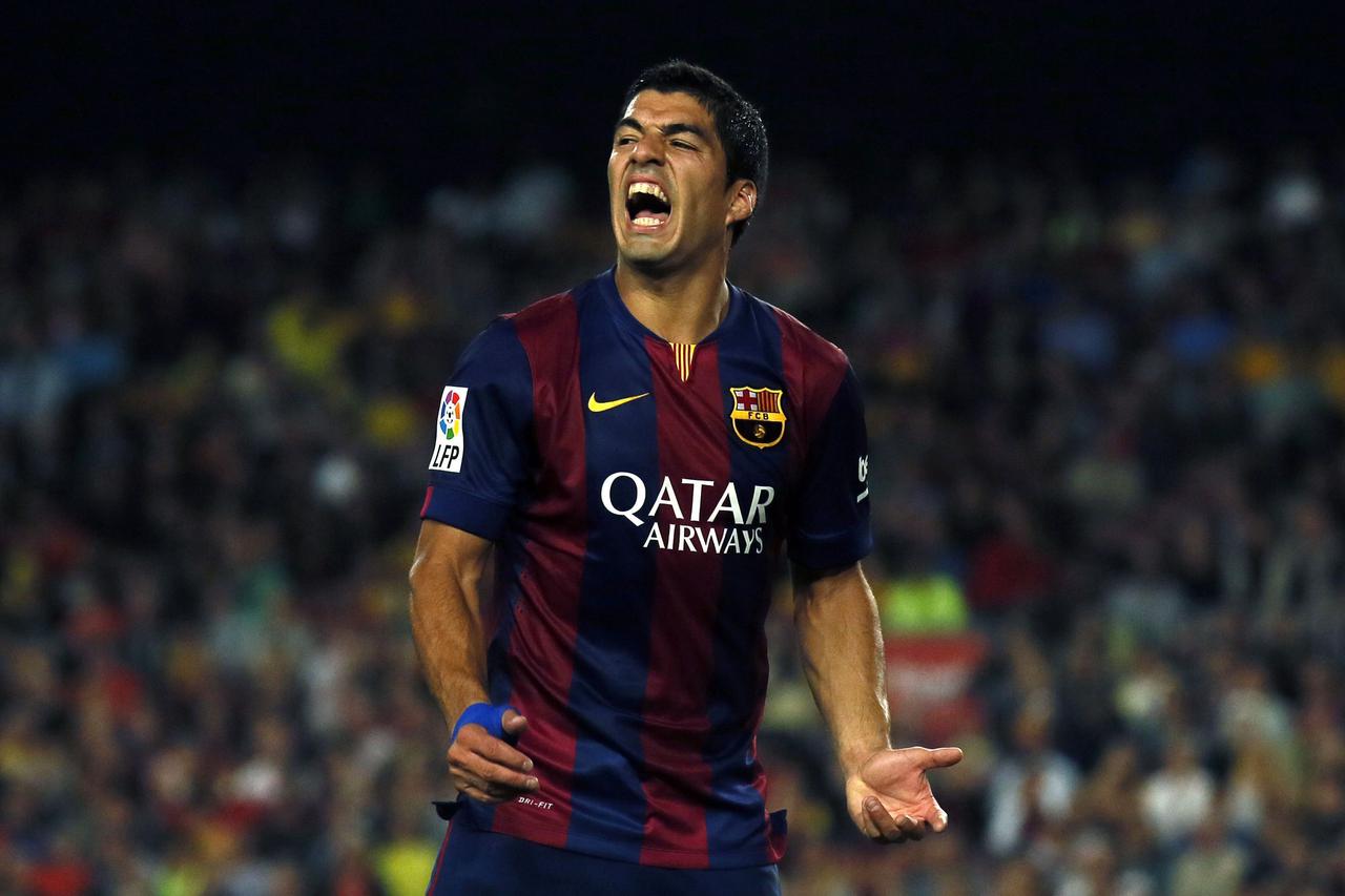 Barcelona's Luis Suarez reacts during their Spanish first division soccer match against Celta Vigo at Camp Nou stadium in Barcelona November 1, 2014.  REUTERS/Albert Gea (SPAIN - Tags: SPORT SOCCER)