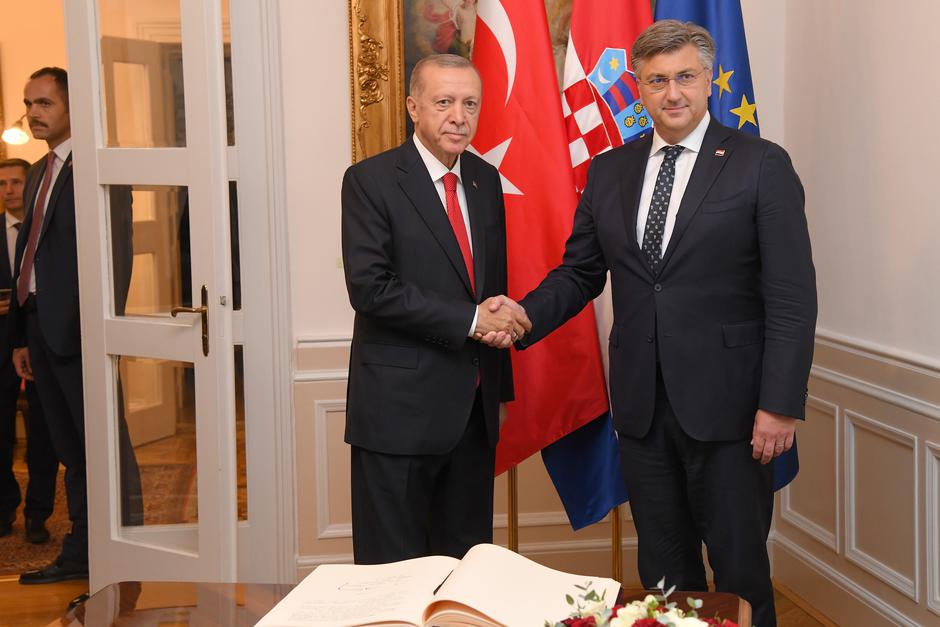 Zagreb: Turski predsjednik Recep Erdogan i Andrej Plenković održali tete-a-tete susret u Banskim dvorima