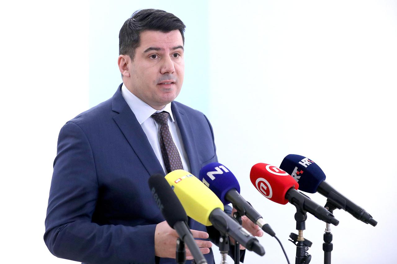 Nikola Grmoja postavio je pitanje zašto nije uhićen Milorad Pupovac i najavio zahtjev za raspuštanje Sabora