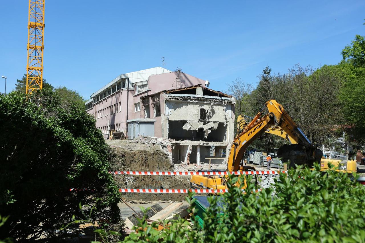 Rušenje starih zgrada na Institutu za medicinska istraživanja kako bi mogla početi gradnja nove