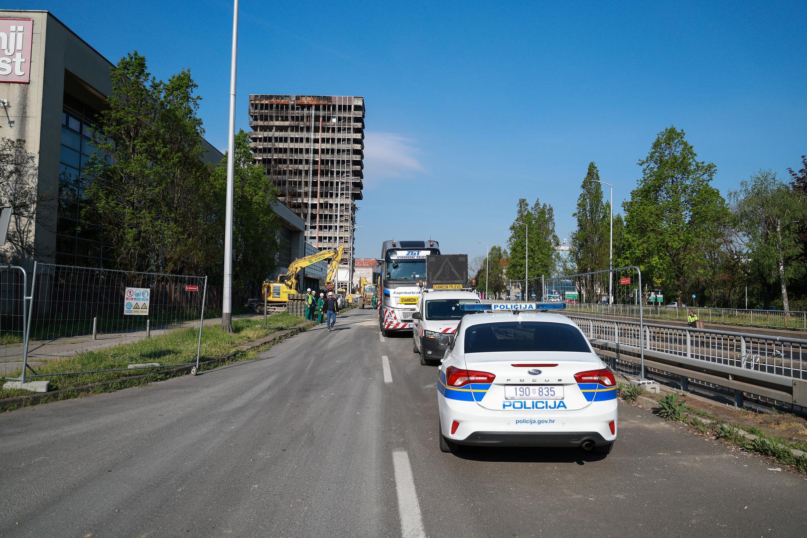 Tijekom ovog tjedna Grad Zagreb završio je radove obnove kolnika podvožnjaka, uklonio privremenu regulaciju prometa te postavio novu horizontalnu i vertikalnu signalizaciju.